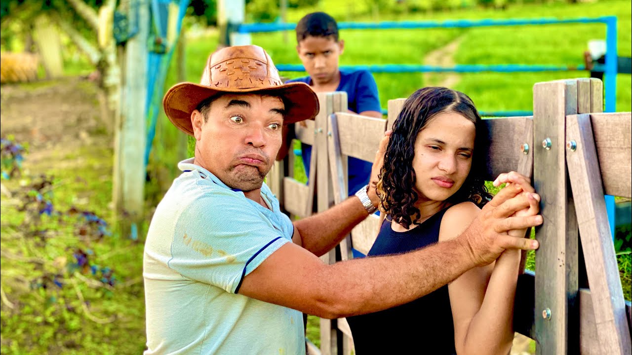 Homem Tenta Pegar Mulher de Seu Funcionário a Força 