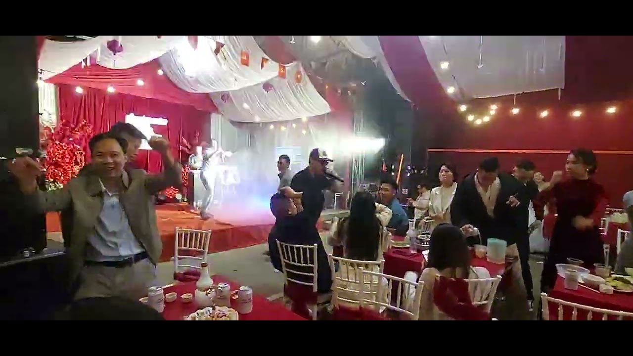 Anh tớ lấy vợ rồi nhé cả nhà !