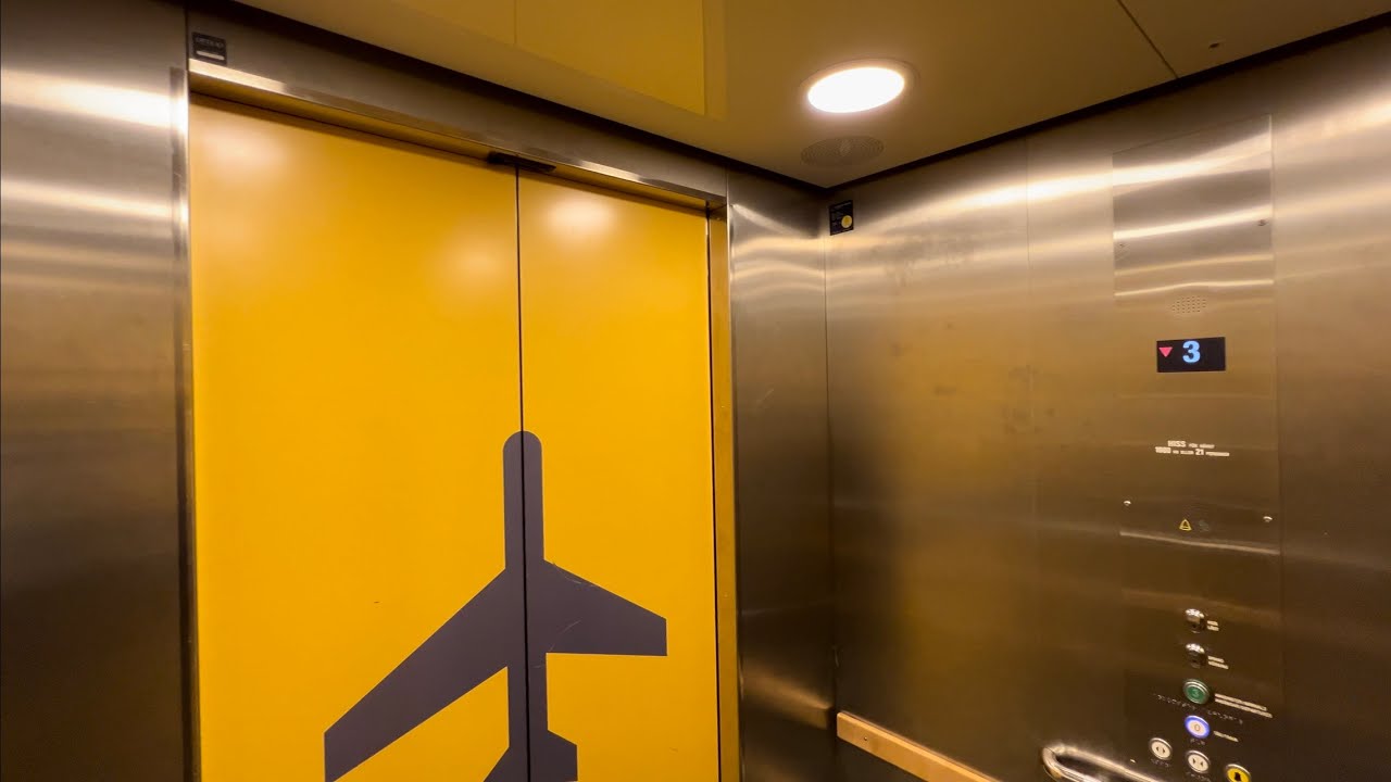 1997 OTIS (mod.) traction elevator @ Arlanda Centralstation, Stockholm-Arlanda Airport, Sweden.