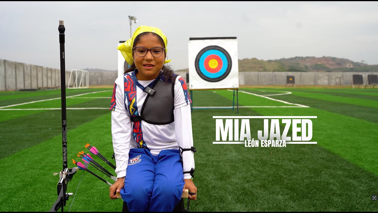 Mia Leon Tiro al Blanco