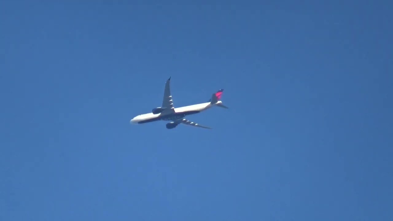 Delta Air Lines Airbus A330-941 N438DX DL33 Ascending over Great Hollands on 14 February 2026