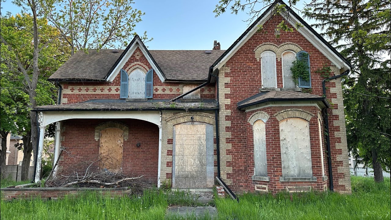 Terrifying ABANDONED 147 year old MURDER house **site of double homicide**