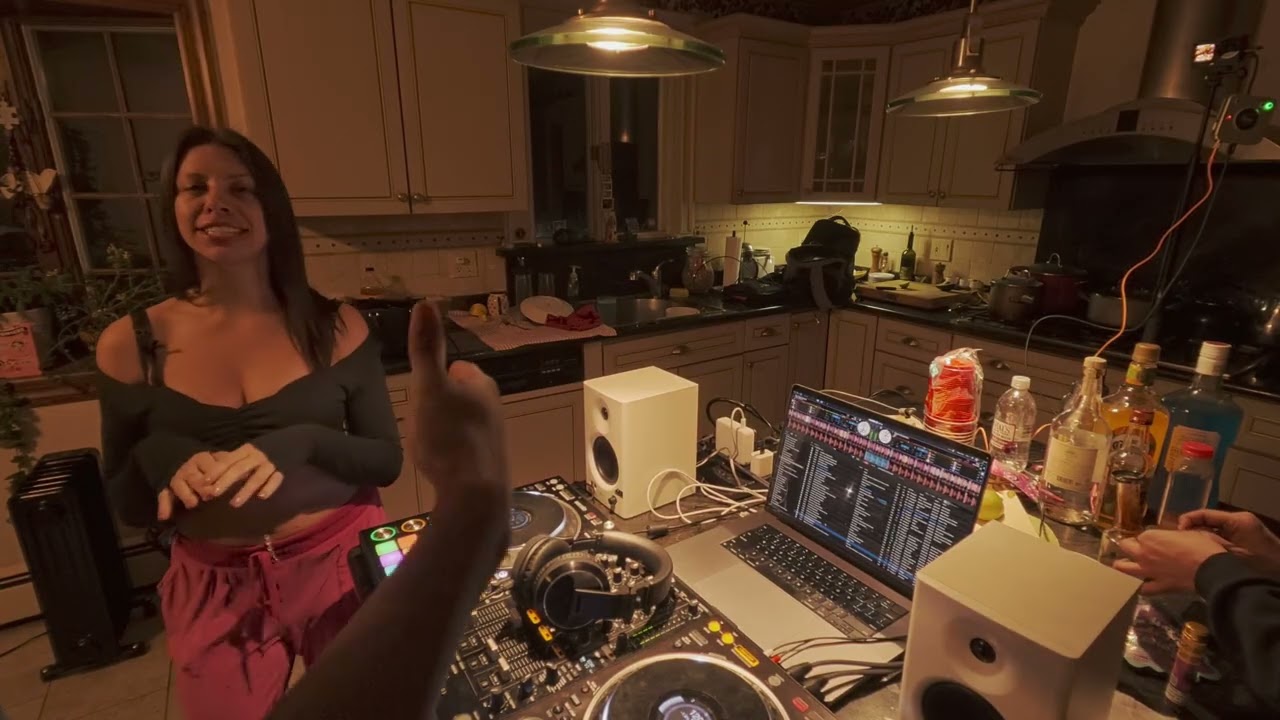 Playing Dance Music in my Friend's Kitchen | (Keinemusik, Travis Scott, Bad Bunny, Hugel, Blondish)