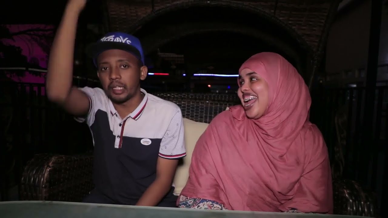 SHAADIYO SHARAF OO QOSOL LA OOYSAY IYO AJAKIS YARE OO KA YAABSADAY QOSOLKA ADUUNKA....