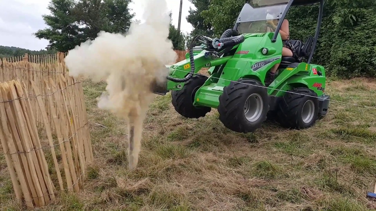 Geyser d'argile lors d'un forage &agrave; la tari&egrave;re
