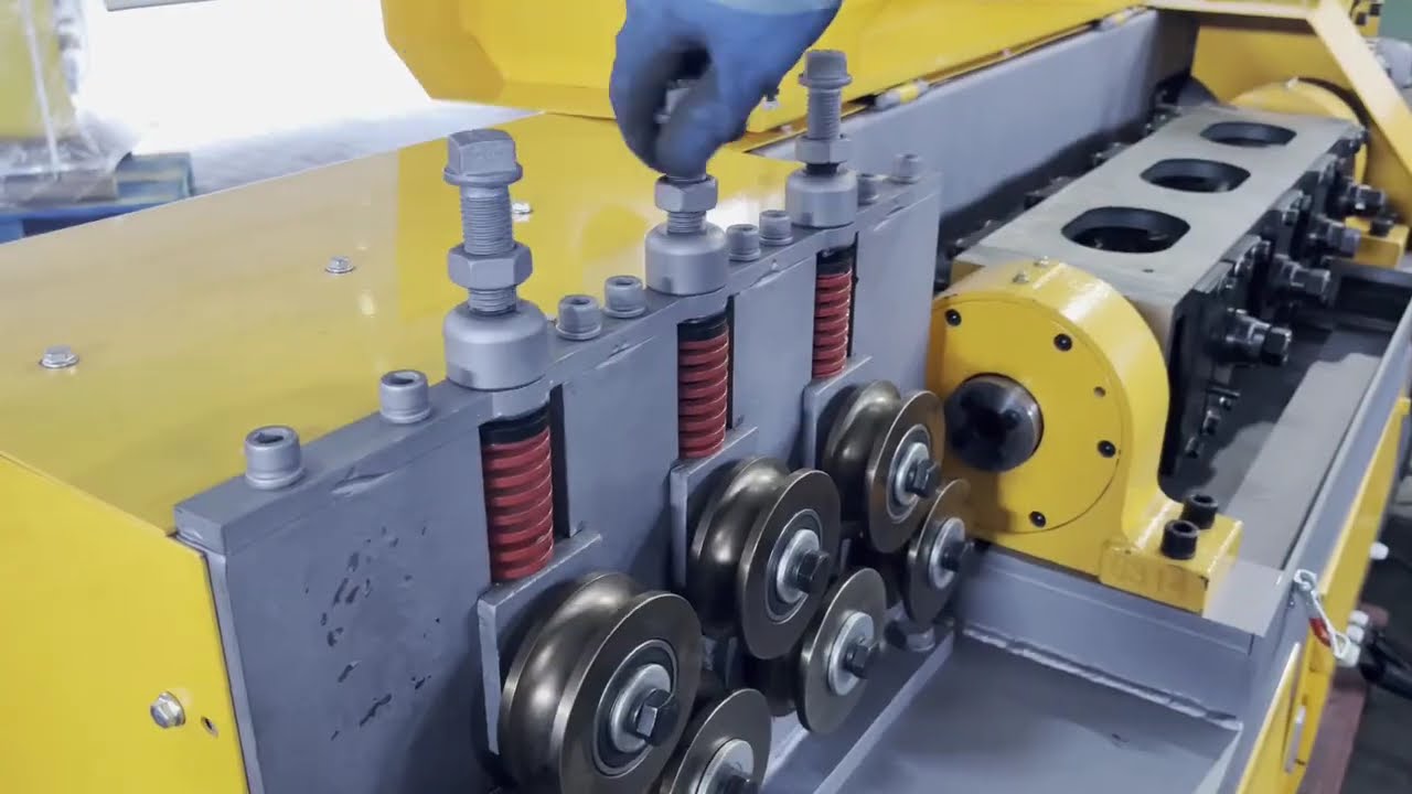 How to adjust the straightening rollers in the straightening machine