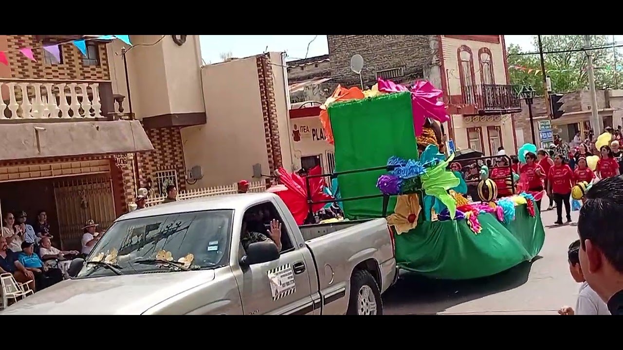 Desfile de carros  alegórico  domingo  15 de marzo de 2026 1:15