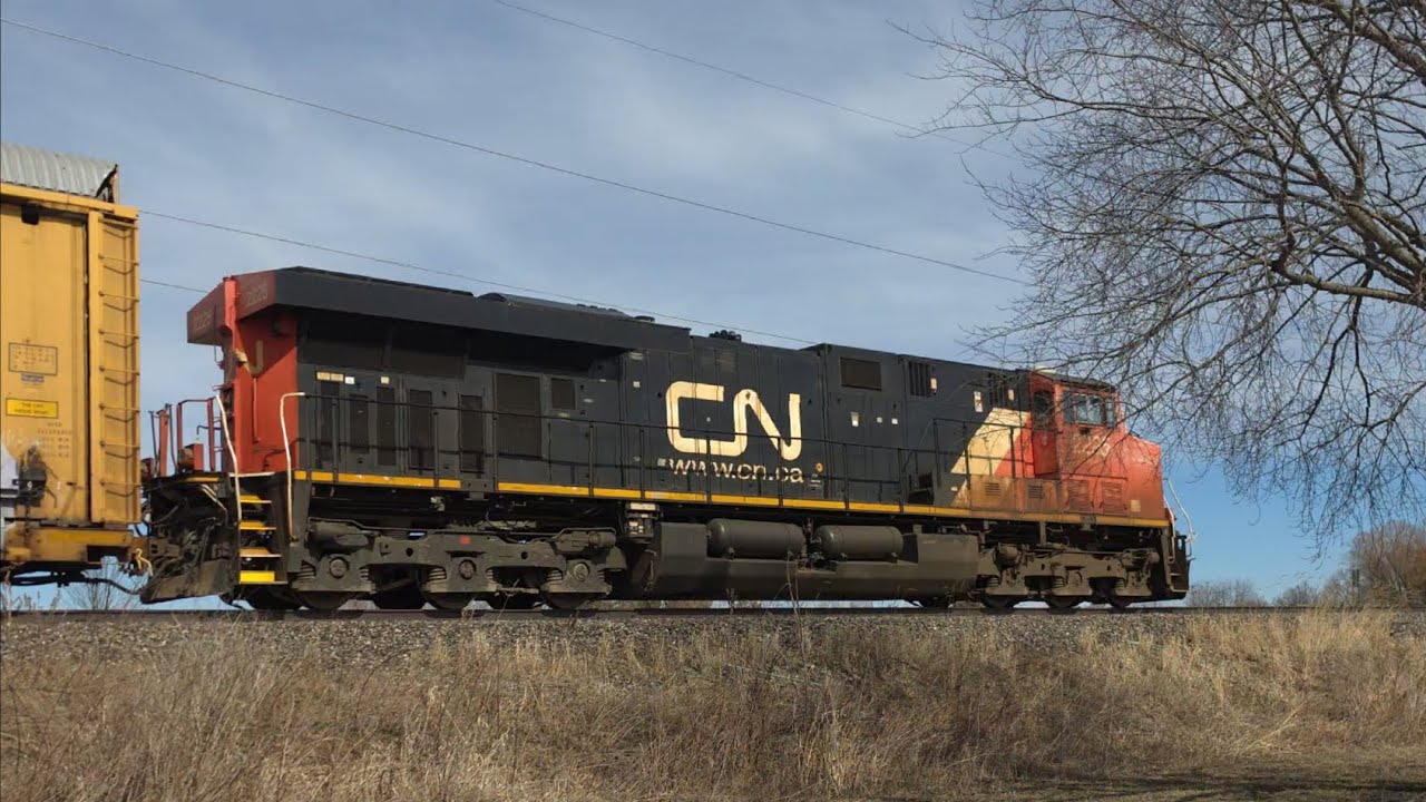 Canadian National  -  Eastbound Freight Train    14 Mar 26
