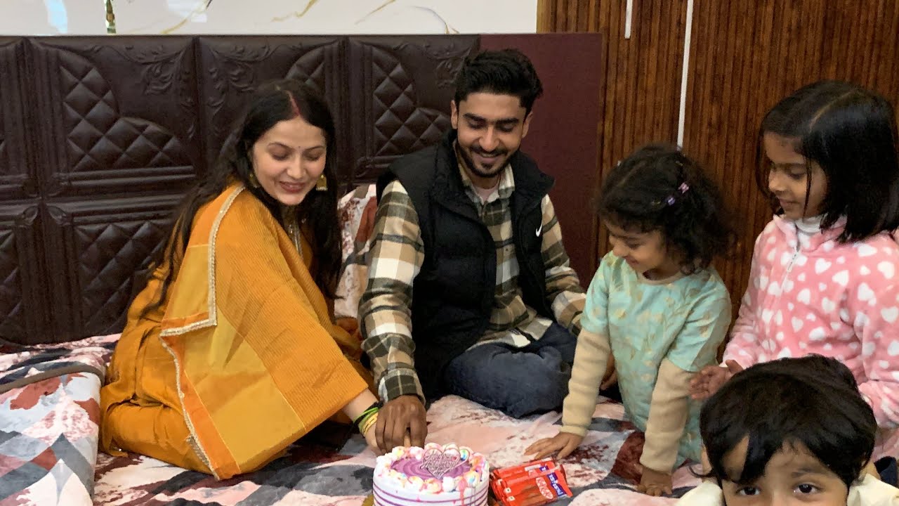 Bhya Bhabhi ki anniversary😂ye vlogging kon kr rha h🤣#Sneha’sInsight
