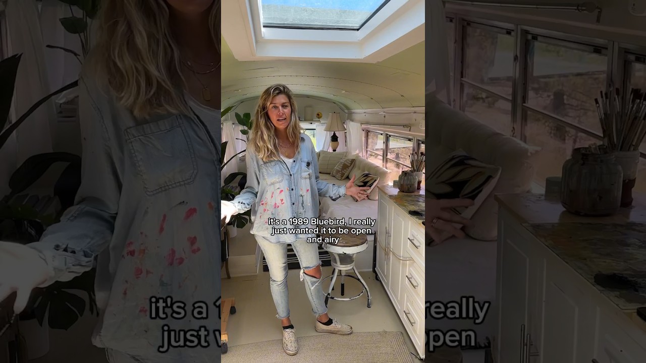 She turned a bus into an art studio! 🎨✨
