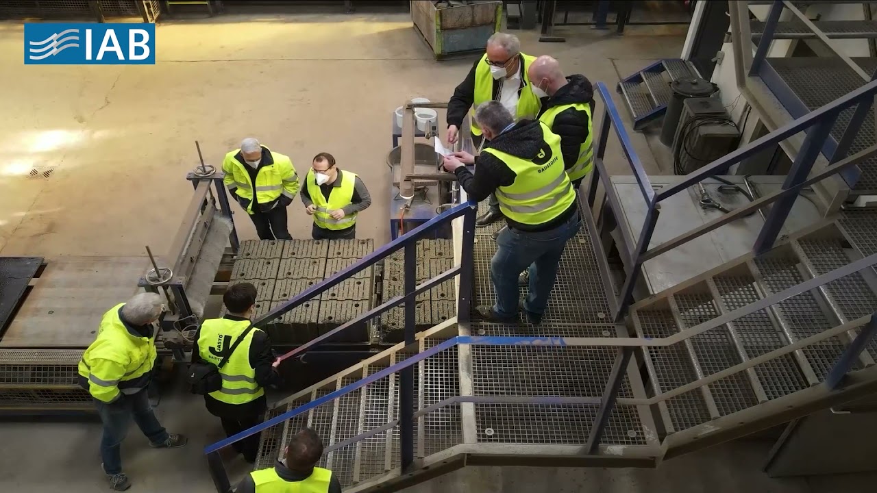 Fertigung von Leichtbetonsteinen aus recyceltem Bauschutt (&copy; 2021)