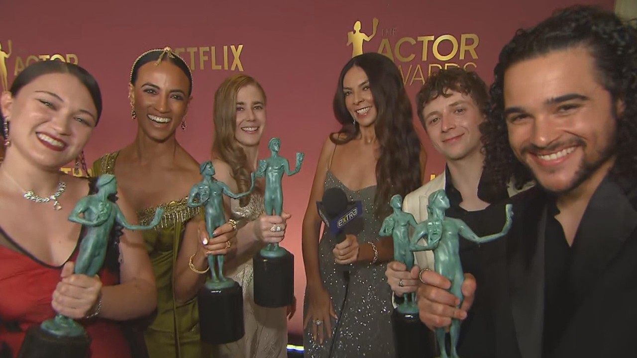Звезда сериала «Питт» одержал победу в номинации «Лучший актерский ансамбль» на премии «SURREAL» ...