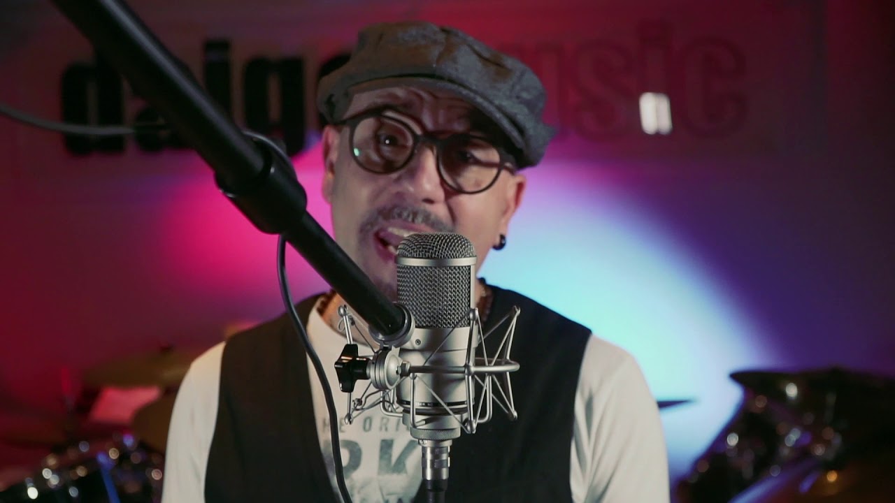 Maurizio Corrente interpreta PUGNI CHIUSI | Cover by Daigomusic