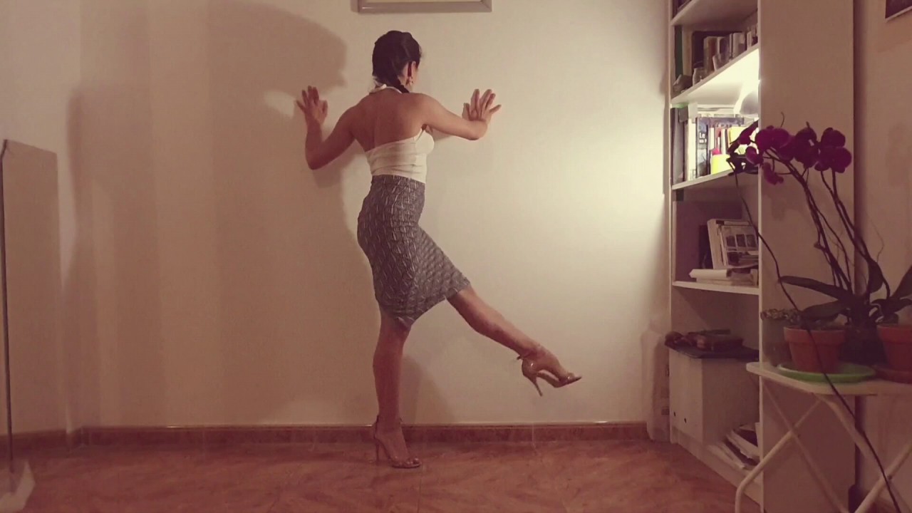 Tango feet: playing with the music