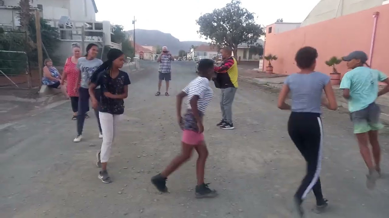 Boeta Gammie en die jong rieldansertjies van Calvinia