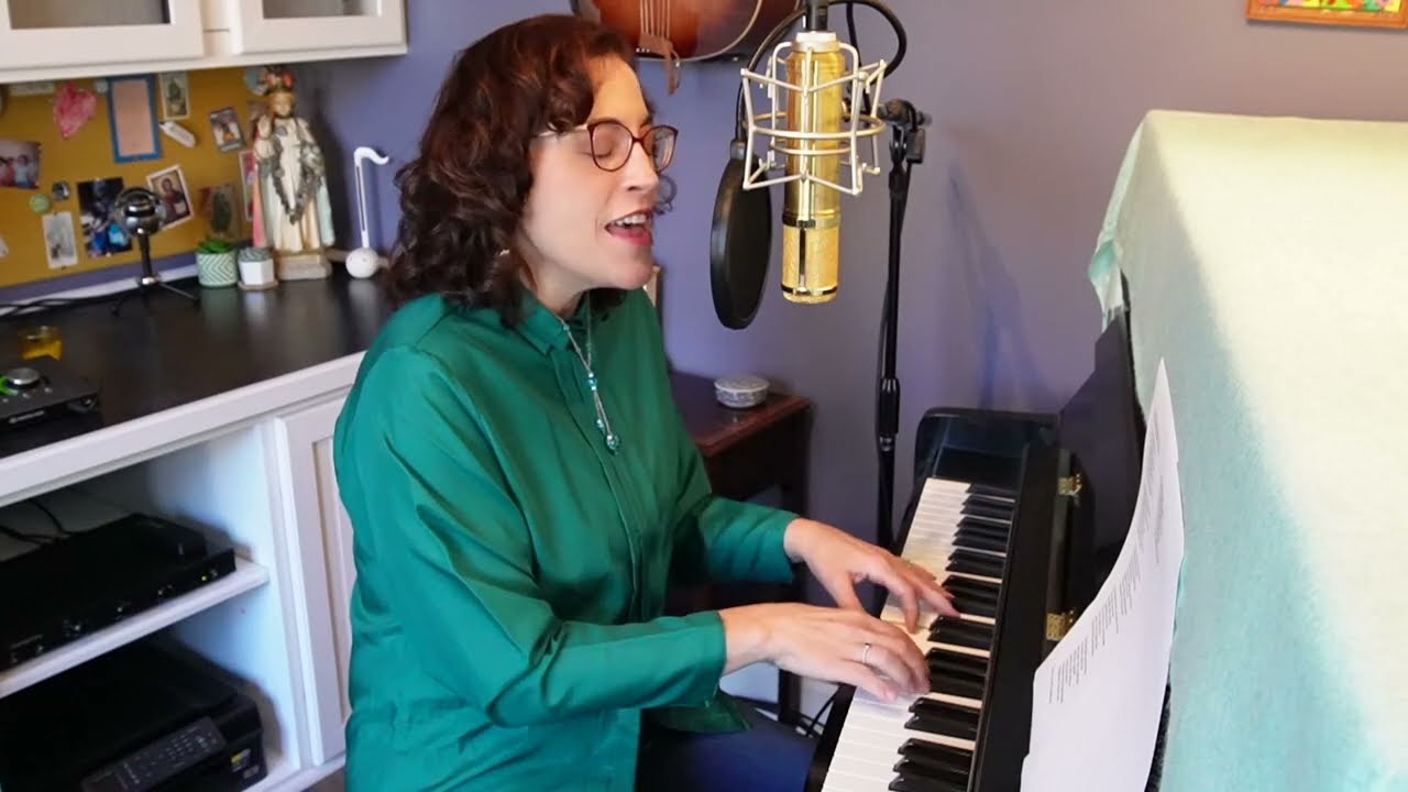 The Light Of Christmas Morn - Sarah Hart - Live Performance
