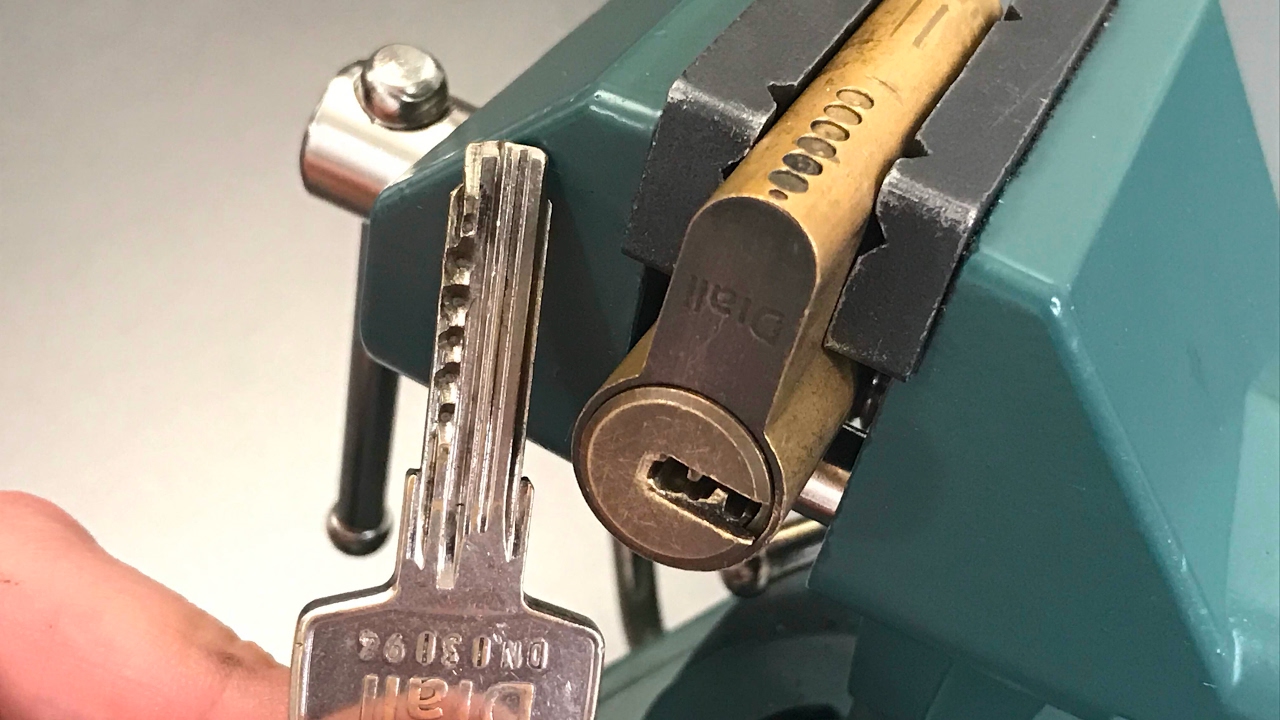 [406] Diall Euro Profile Dimple Cylinder Picked and Gutted