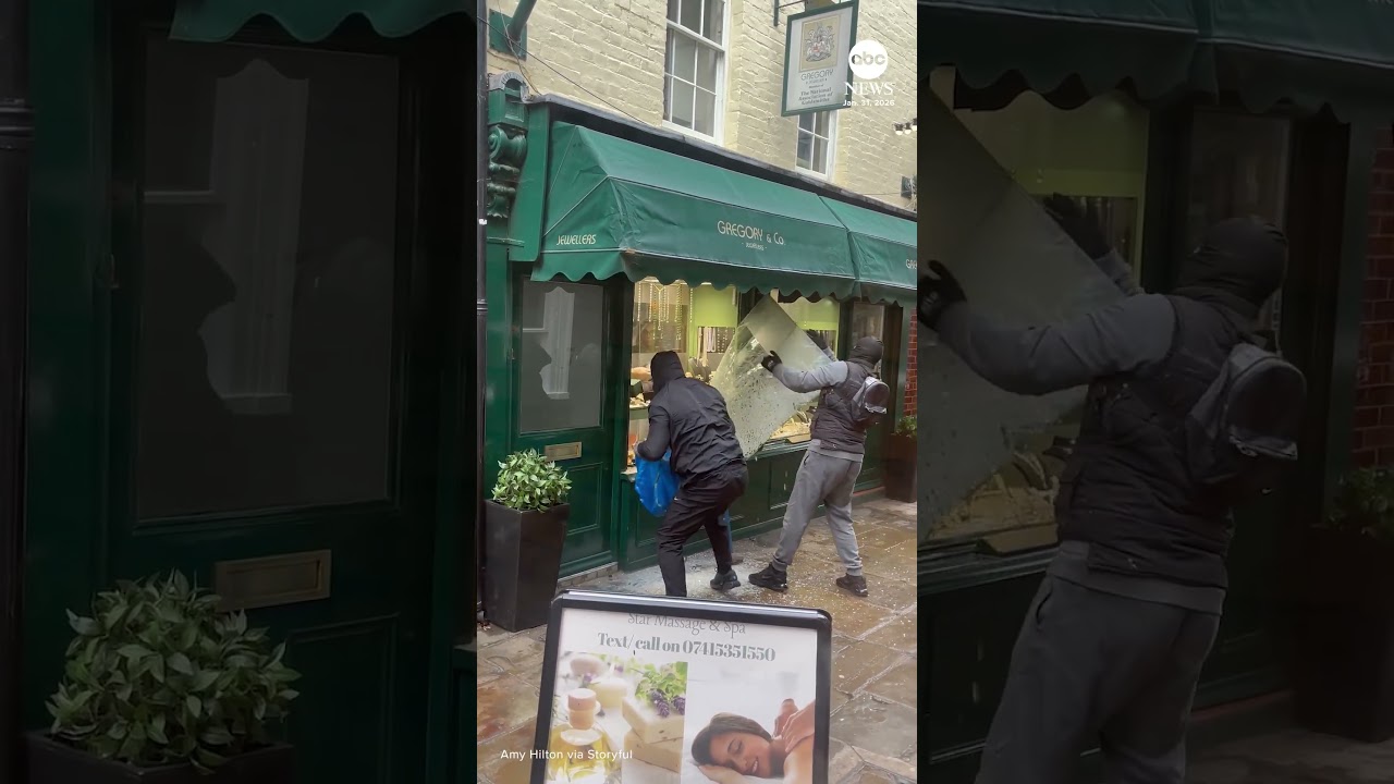 Robbers smash London jewelry store window with sledgehammer