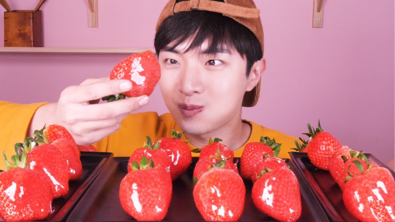 MUKBANG | 역대급 왕 딸기탕후루+생크림 먹방🍓후니 ASMR Strawberry Tanghulu Eatingshow Hoony