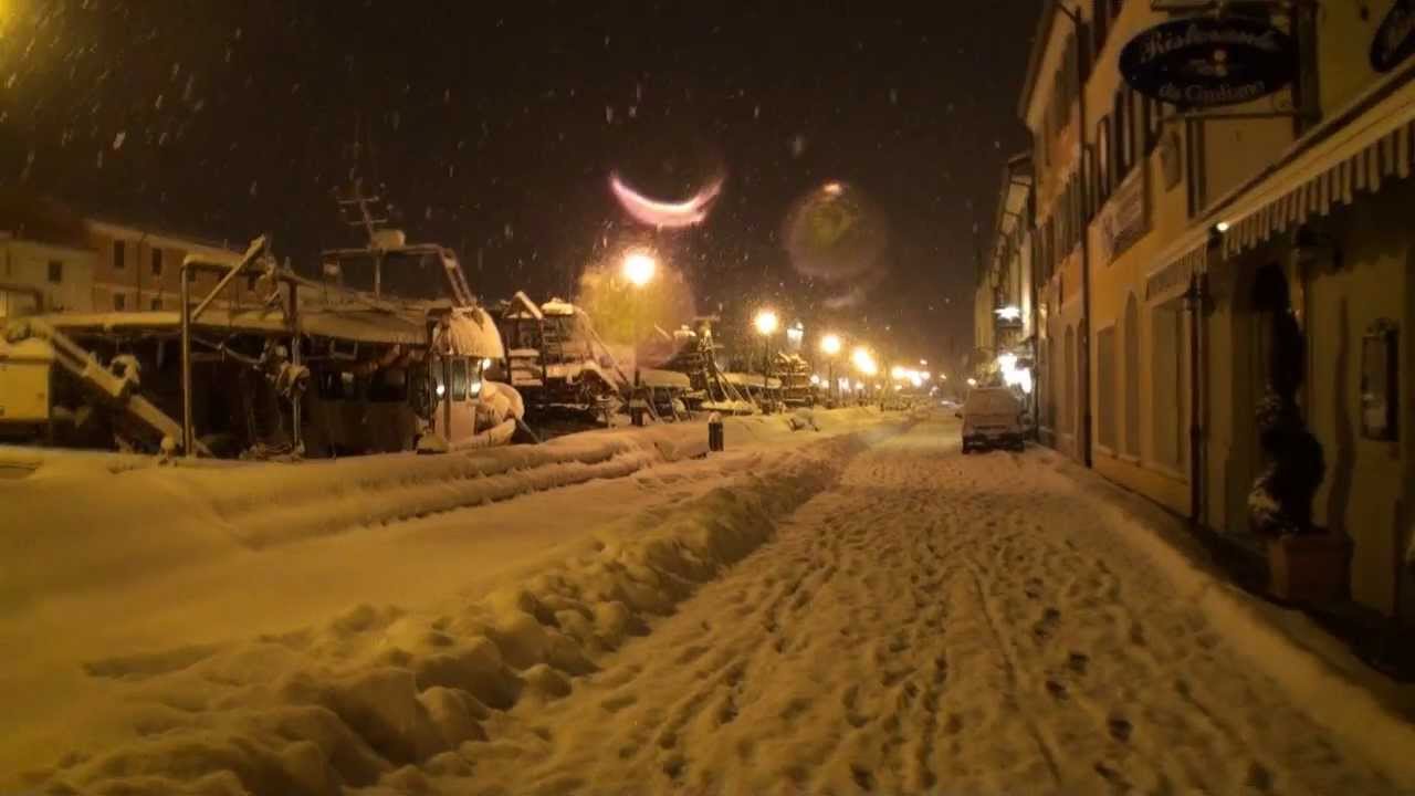 Neve di notte a Cesenatico 04 Febbraio 2012 ore 22.30