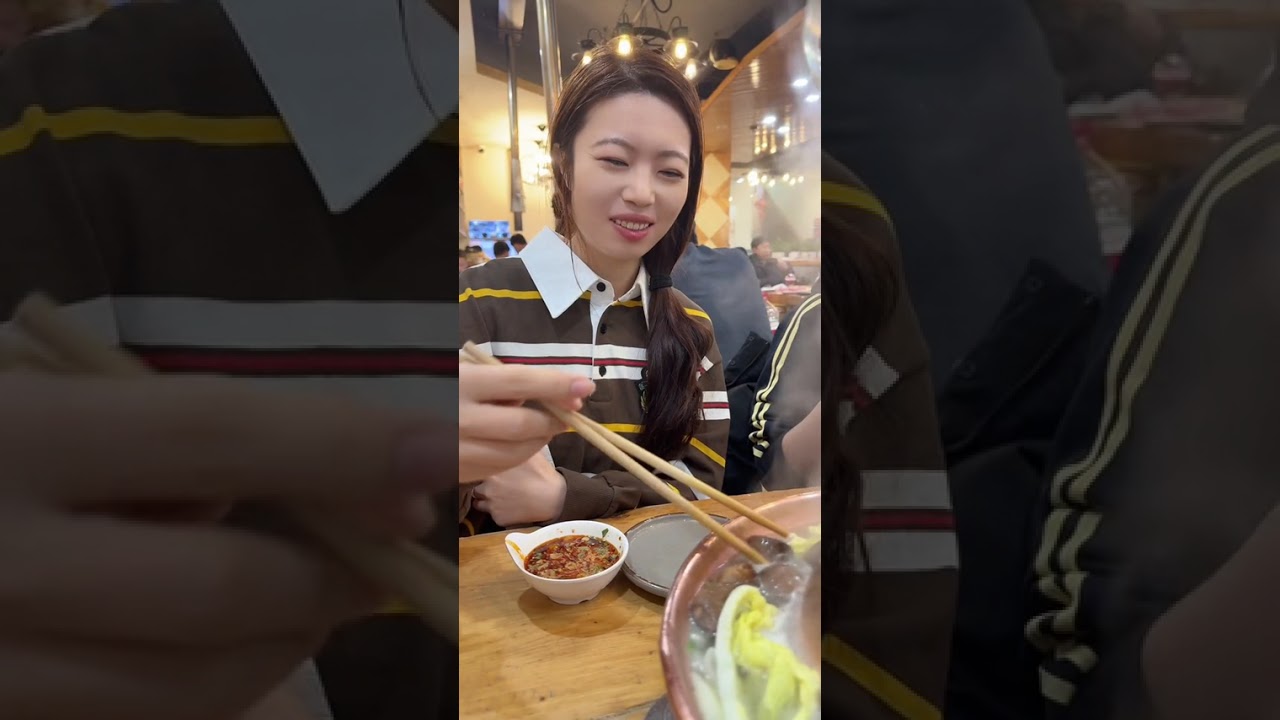 这小孩呀一天身体好点就想出去吃饭，吃饱了吃多了记得喝益生菌 呦#家有俩宝 #吃货日常 #过年啦