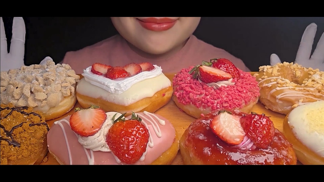 Krispy Kreme Strawberry Donuts ASMR 🍓 (No Talking) | Eating Sounds | イチゴドーナツ 咀嚼音