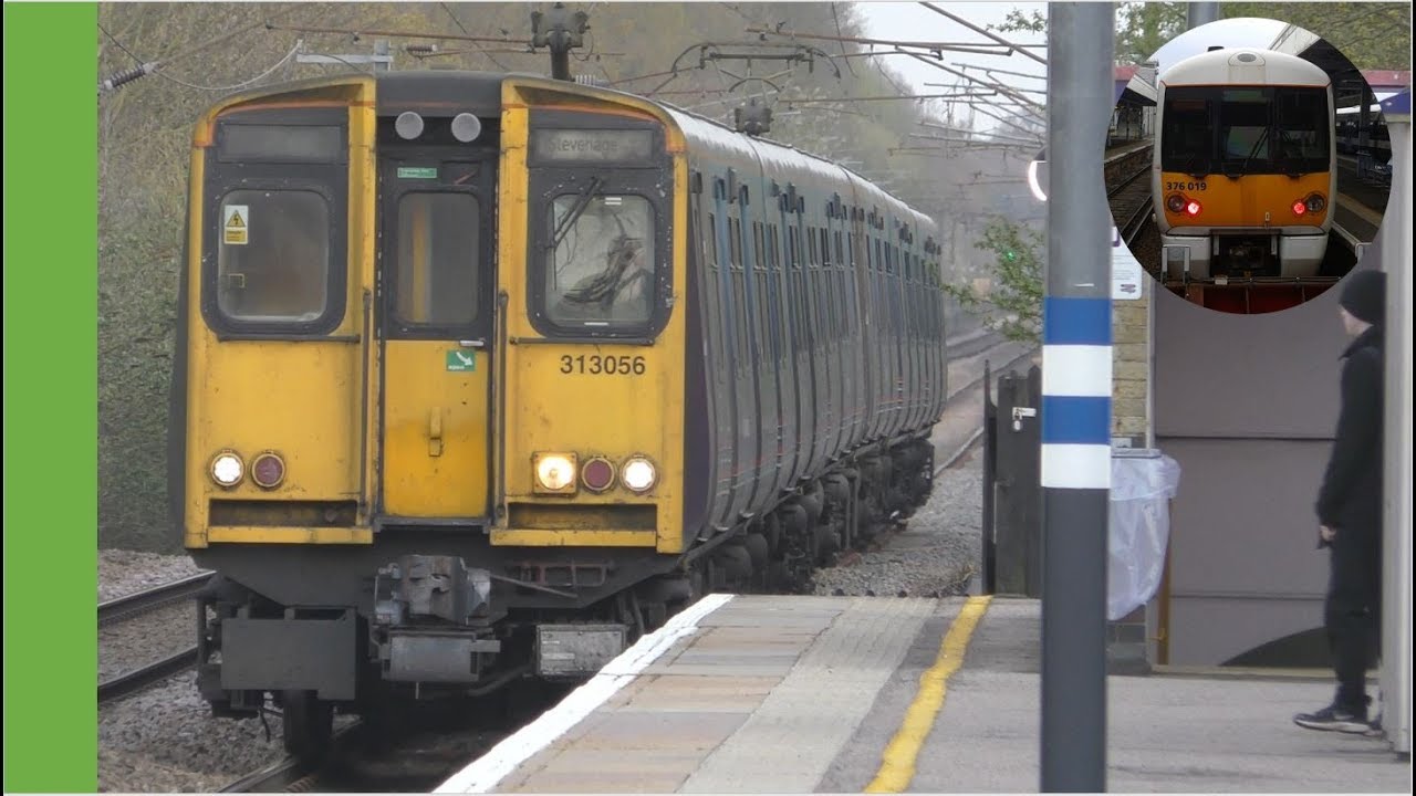 Trains at Crews Hill