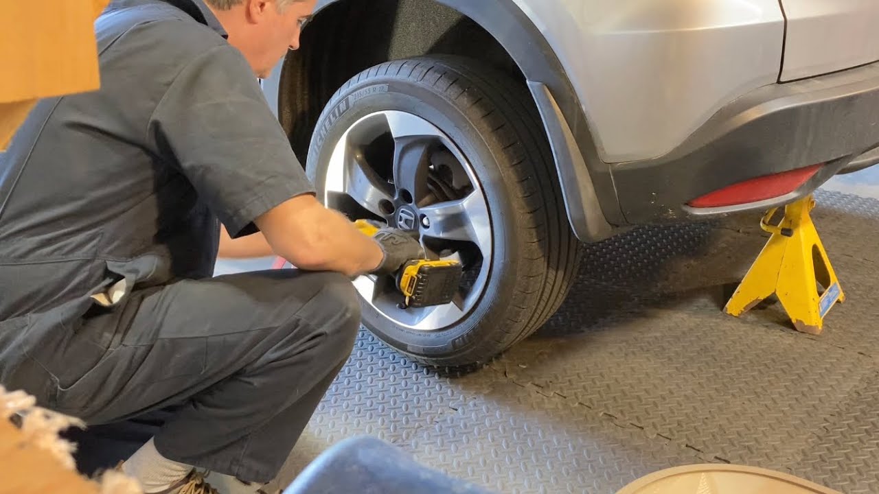Honda HR-V Rear Brakes (Discs & Pads) Replacement