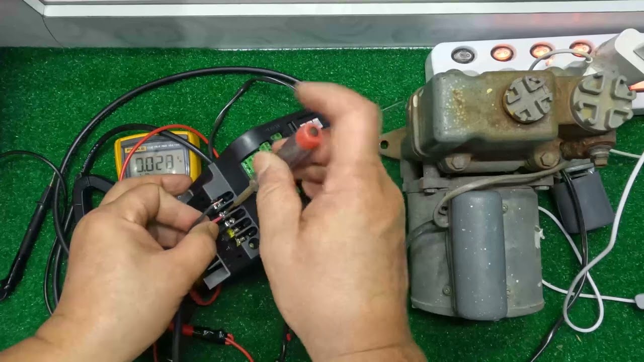 VFD AT2 Inverter Input 1 Ph 220v Output 1 Ph 220 V For Motor 1Ph 220 V JSL BEJO