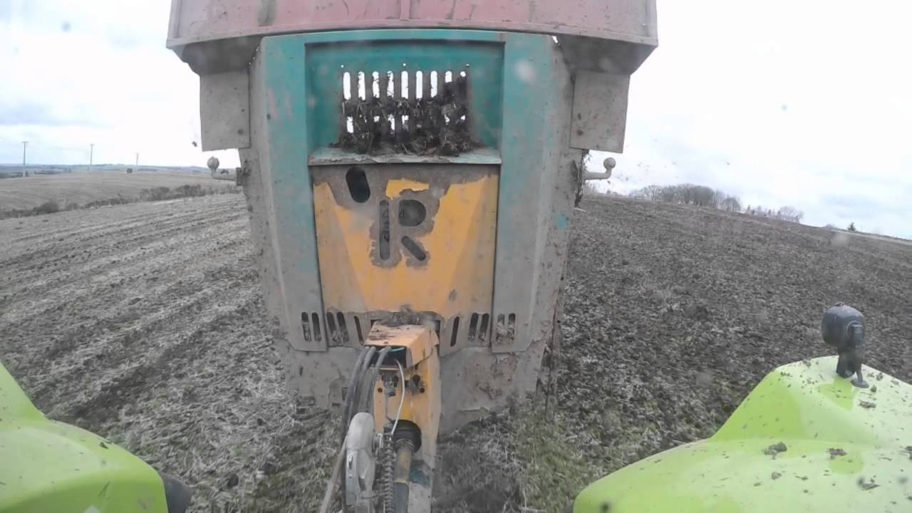 Muck Spreading with Axion 870 & Arion 630