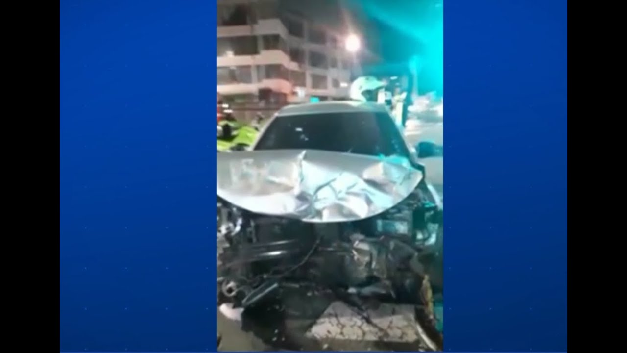 Grave accidente en Bogotá: conductor se pasó semáforo en rojo y destruyó un taxi