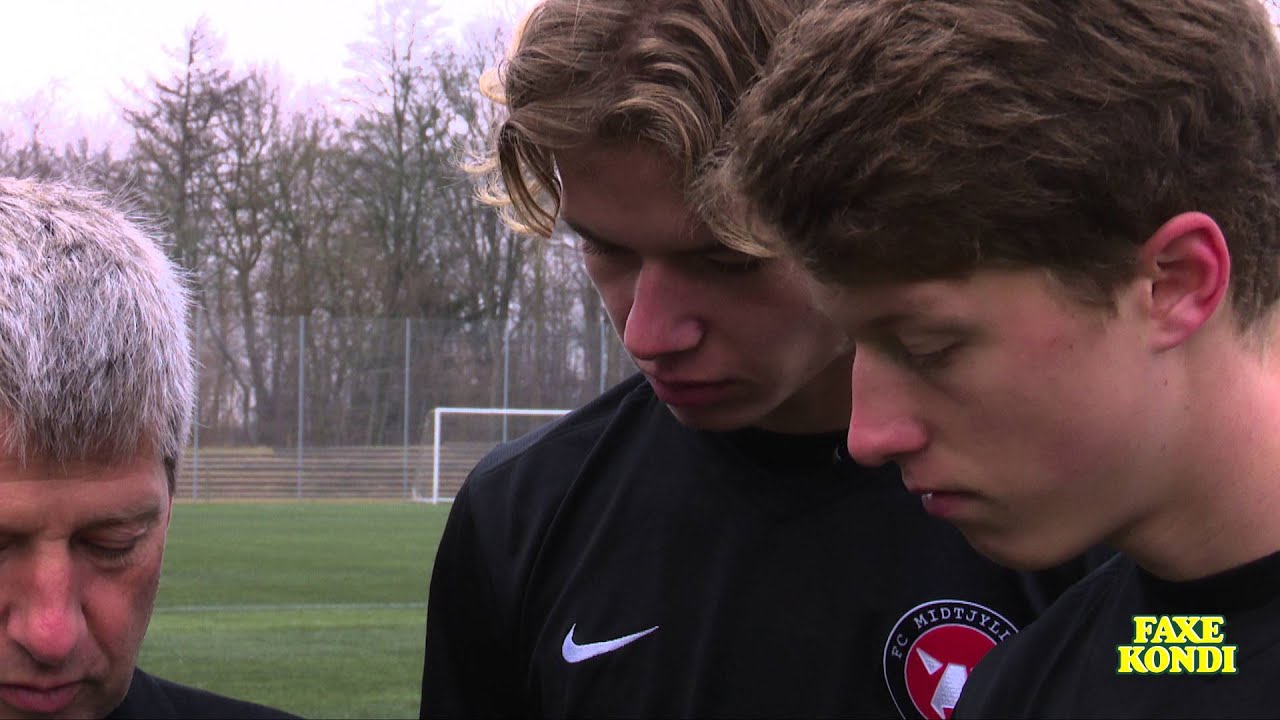 Jesper Olsen instruerer FCM i straffe inden United-kampen