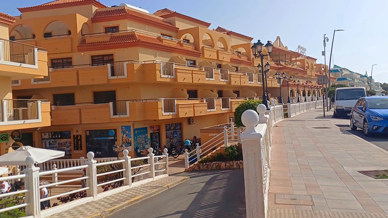 What is like around Ereza Mar Hotel and Elba Castillo San Jorge Hotel.