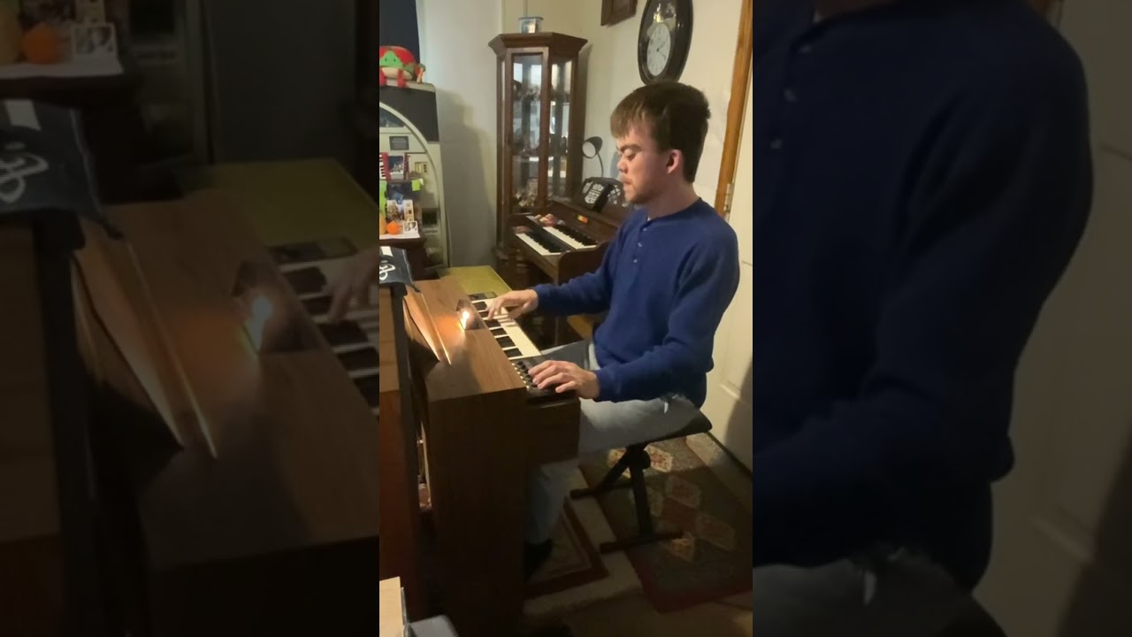 Playing glory to his name on two organs and two pianos 🎹✝️😁