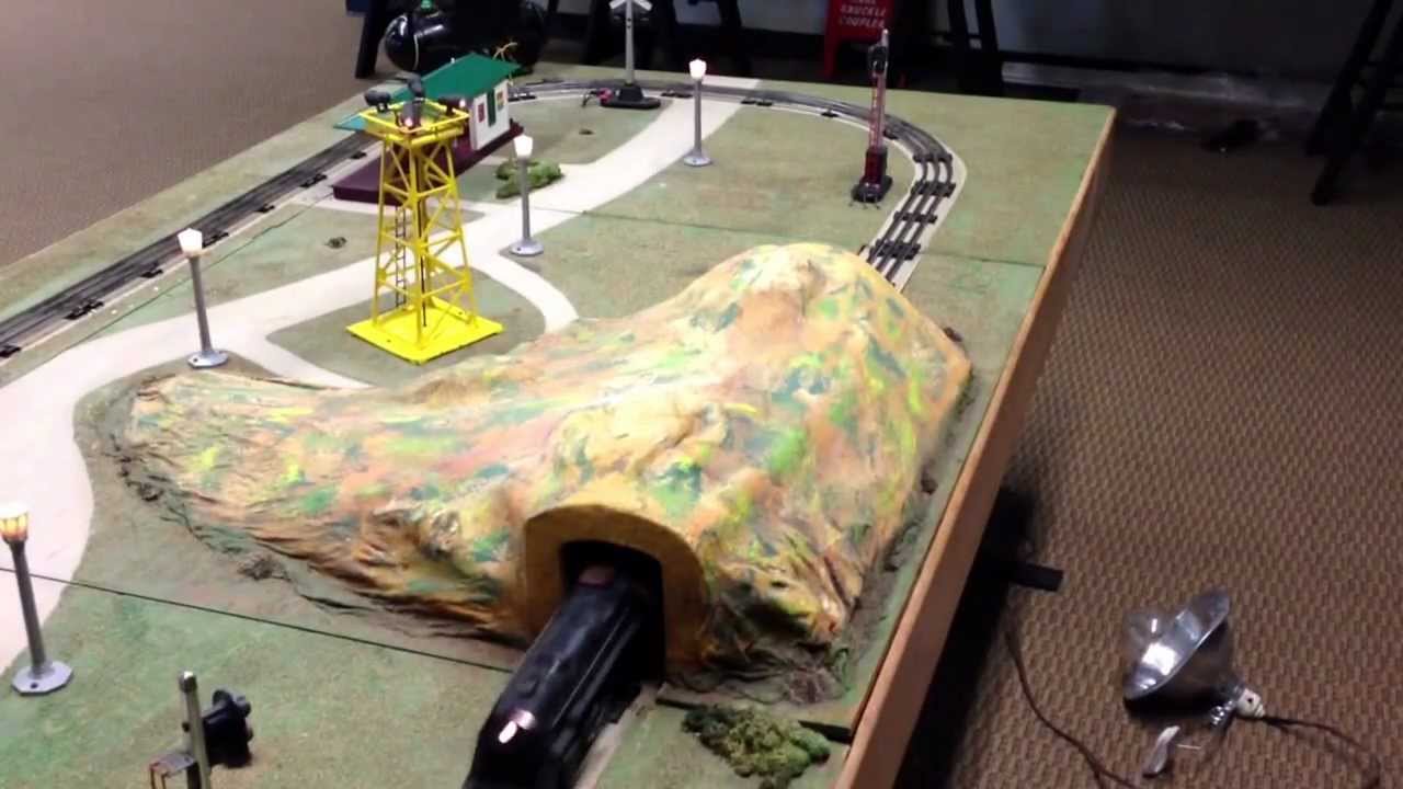 1950 D-27 Lionel Magnetraction Dealer Display Layout - Disappearing Train
