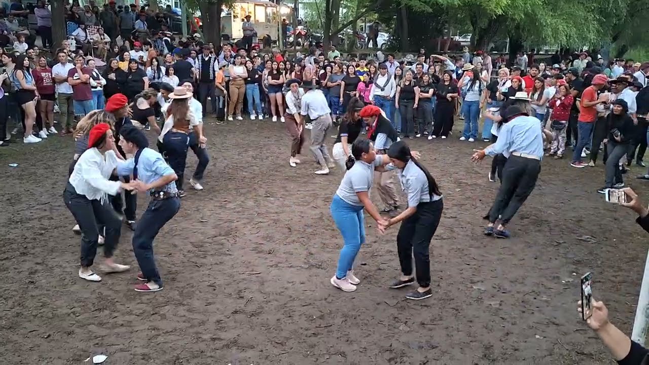 Concurso de Chamamé al ritmo de Los Hermanitos Albelo