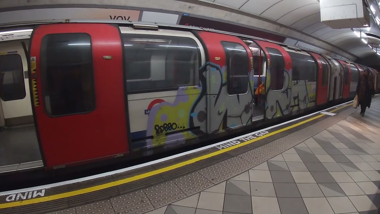 London Tube 2026 (mind the gap) #graffiti #london #underground