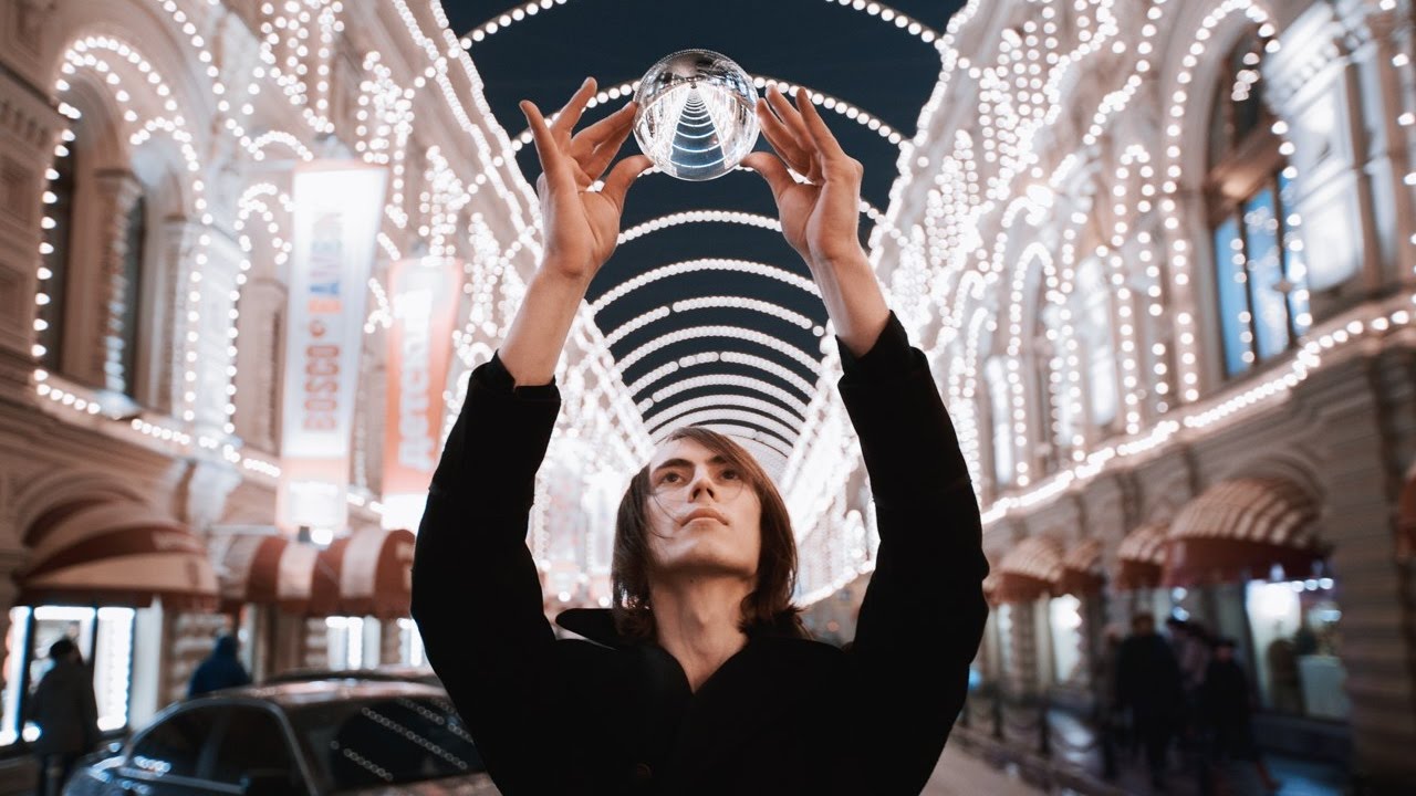 MOSCOW MAGIC CRYSTAL BALLS (Russian Christmas, Contact juggling)