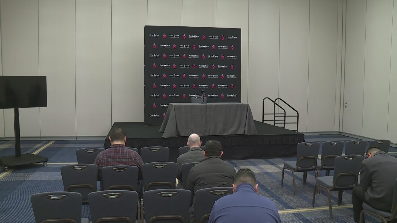 Команда Portland Fire проводит пресс-конференцию после драфта расширения WNBA.