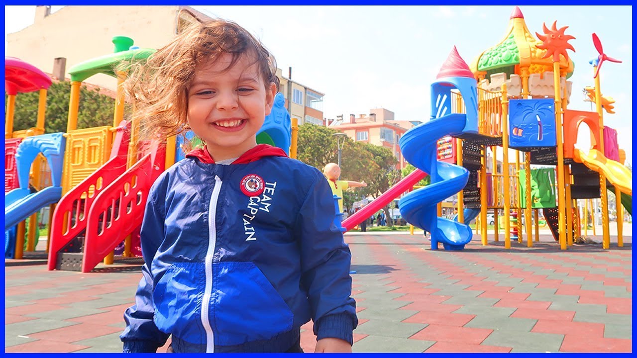 Prens Yankı ile Uçaklı ve Parkta Kaydırak ve Salıncak Keyfi! | Playing in the Park For Kids