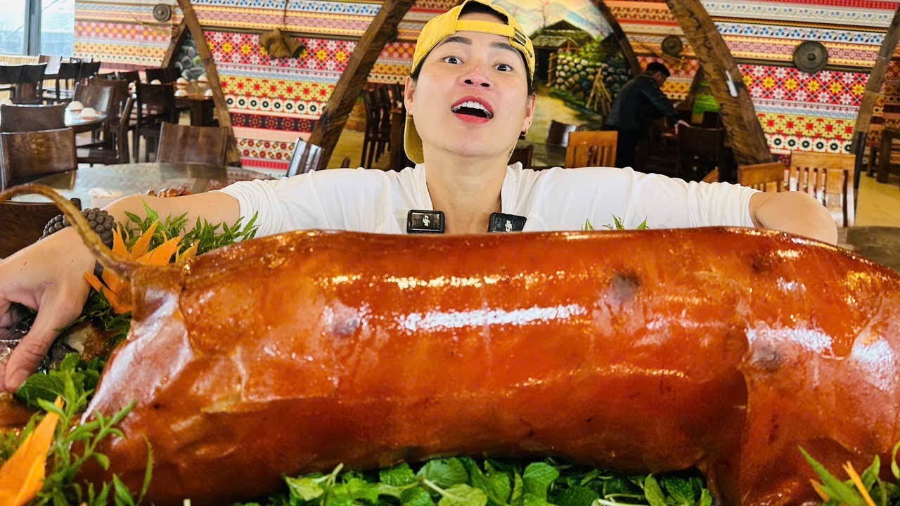 KỊCH TÍNH THỬ THÁCH ĂN HEO QUAY NẶNG HƠN 8KG TẠI NHÀ HÀNG ANH HẢI SAPA TV