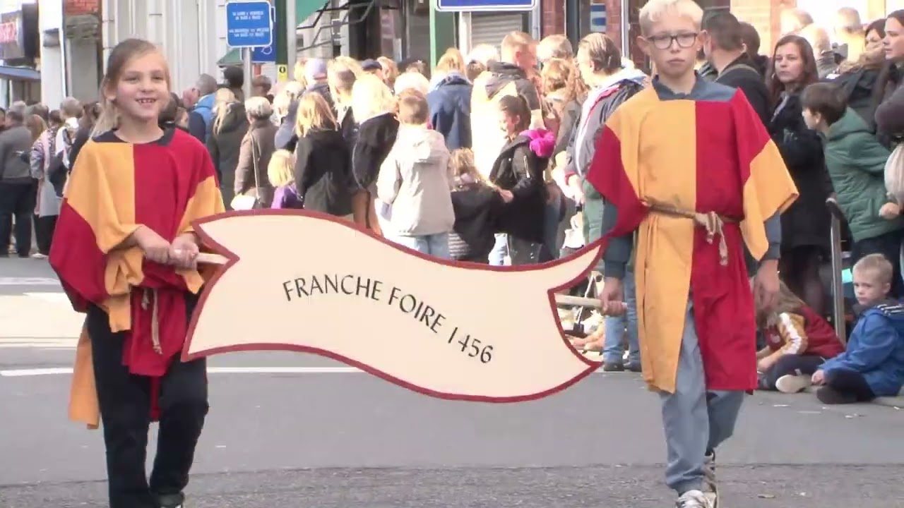la fête  des louches comines 2024  le défilé historique