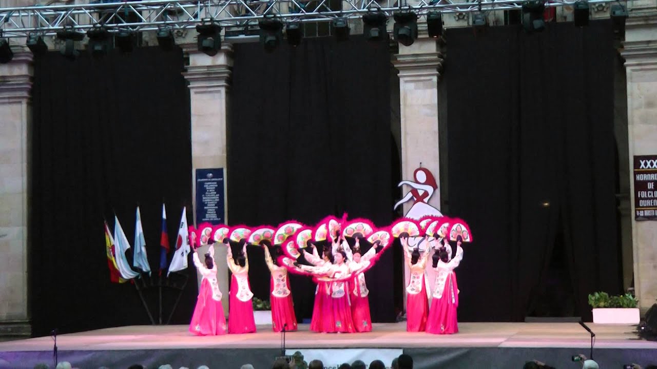 Korean traditional dance: Buchaechum 부채춤