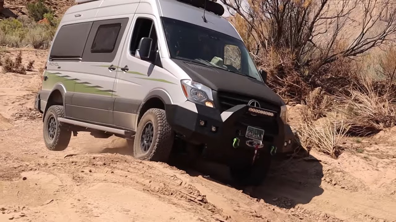 Один в пустыне. Юта сухопутных войск в Winnebago Revel