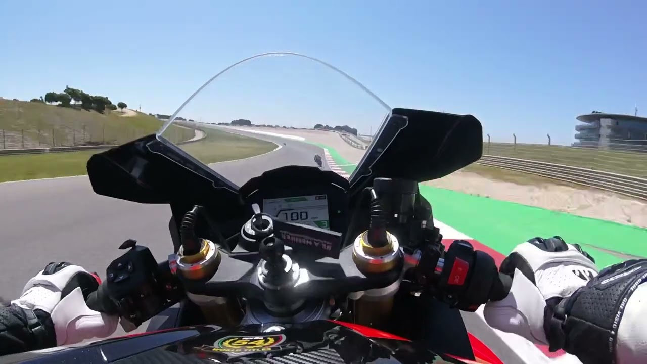 Portimão circuit onboard 2022 Aprilia RSV4 1100 Factory - 8th May 2022