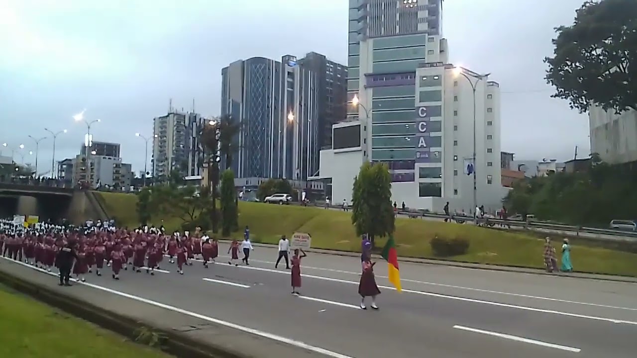 Lycées, collèges et écoles d'enseignements secondaire de Douala passage au défilé du 11 Février 2026