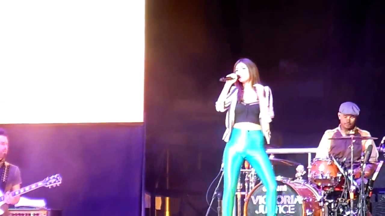 Victoria Justice 