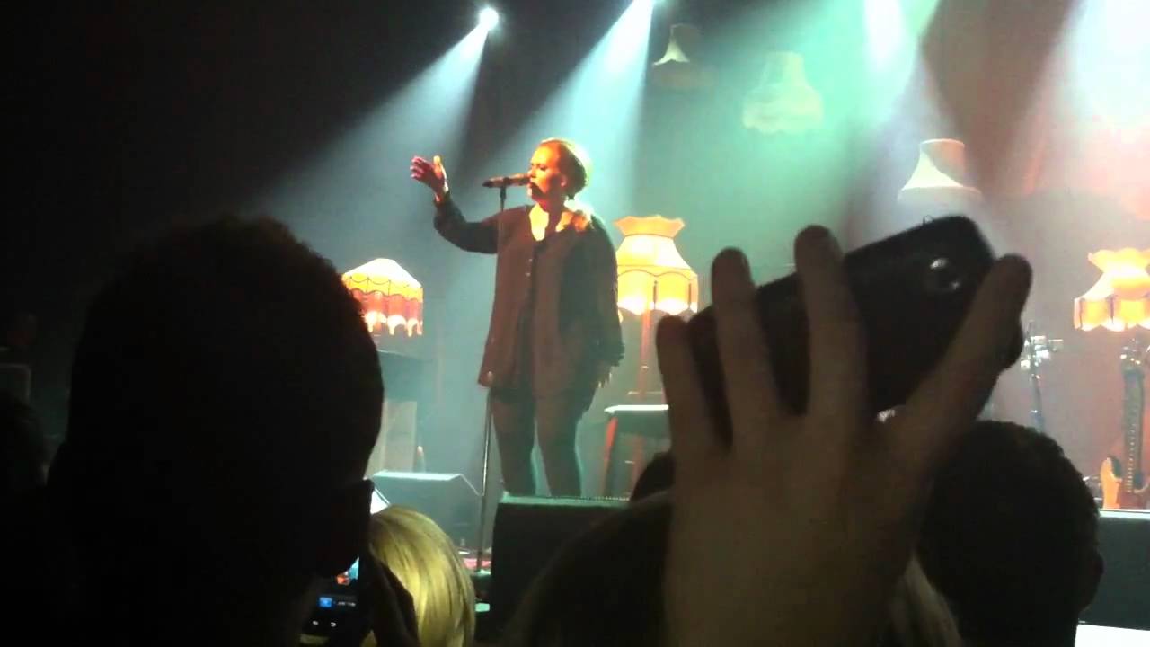 Adele - Set Fire To The Rain (O2 Academy, Glasgow 2011)
