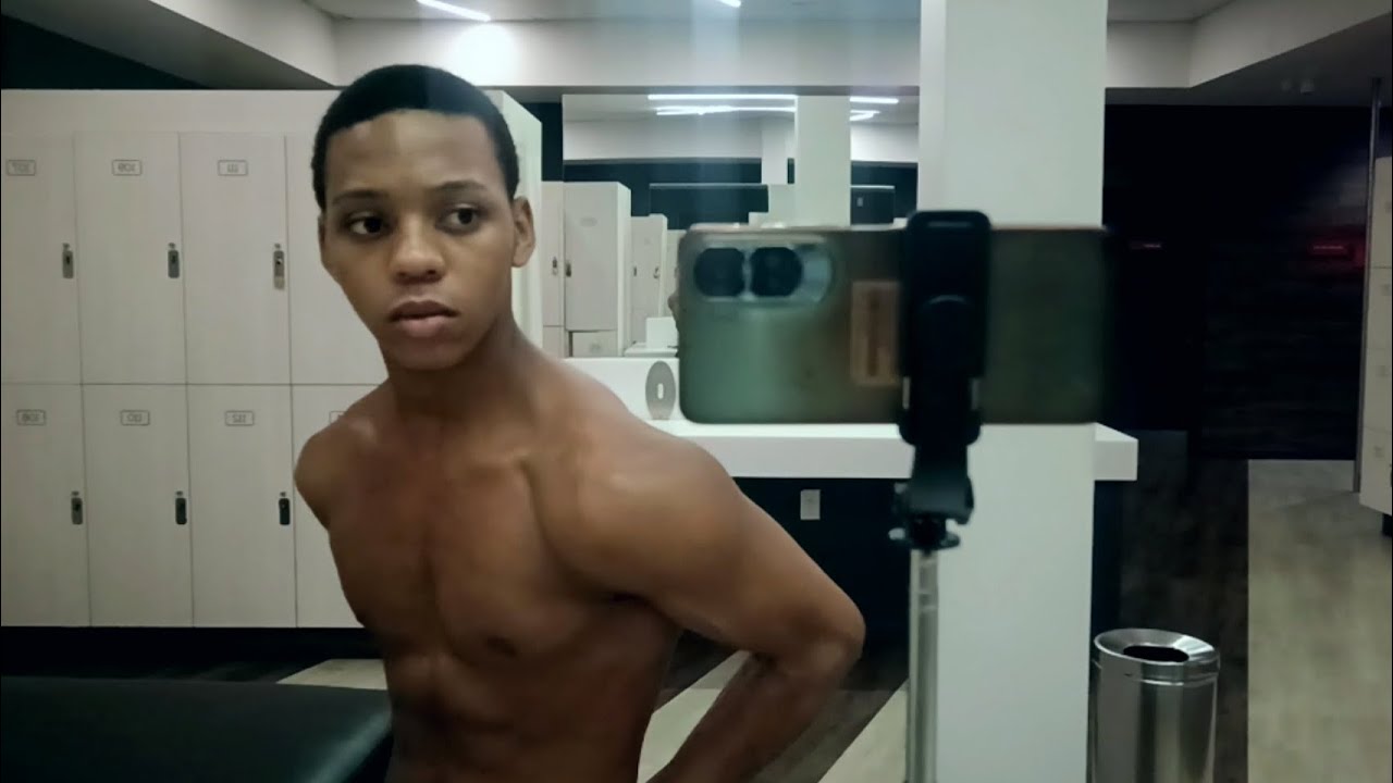 HOW I GOT CAPPED SHOULDERS | Shoulders & Calfs Day