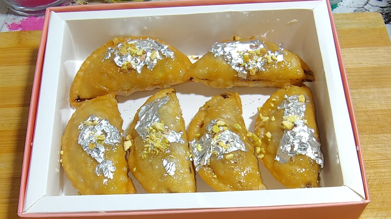 होली स्पेशल आप भी बनाएं क्रिस्पी टेस्टी गुजिया#crispy tasty gujiya